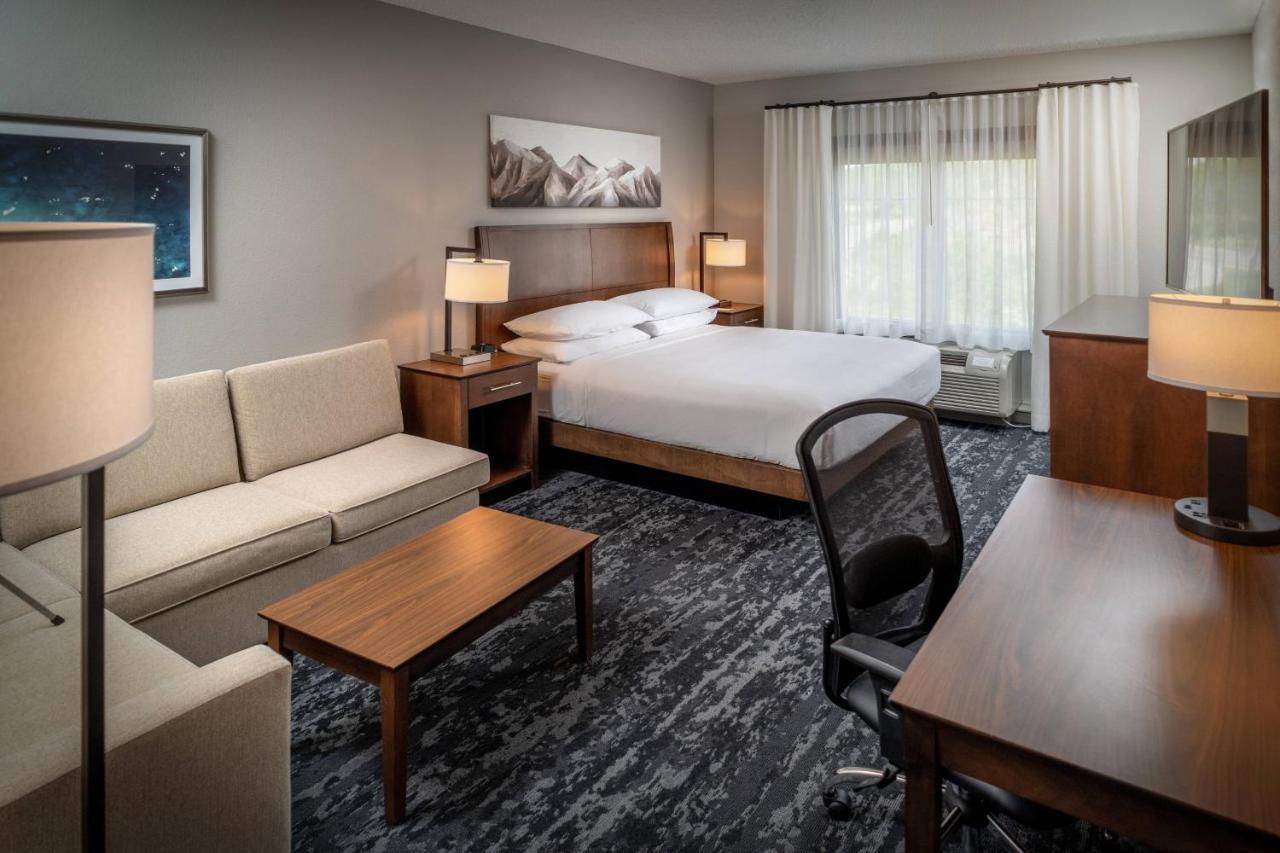 Delta Hotels By Marriott Huntington Mall Barboursville Exterior foto