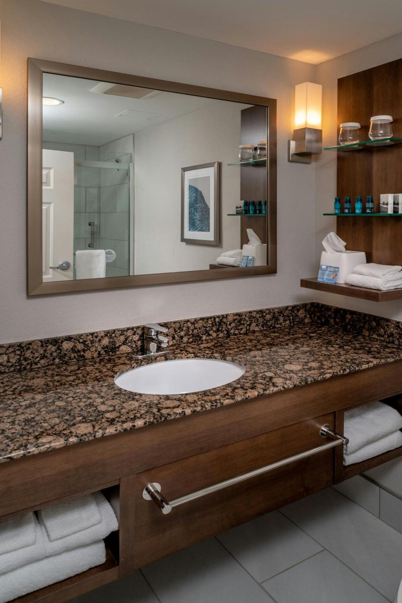 Delta Hotels By Marriott Huntington Mall Barboursville Exterior foto